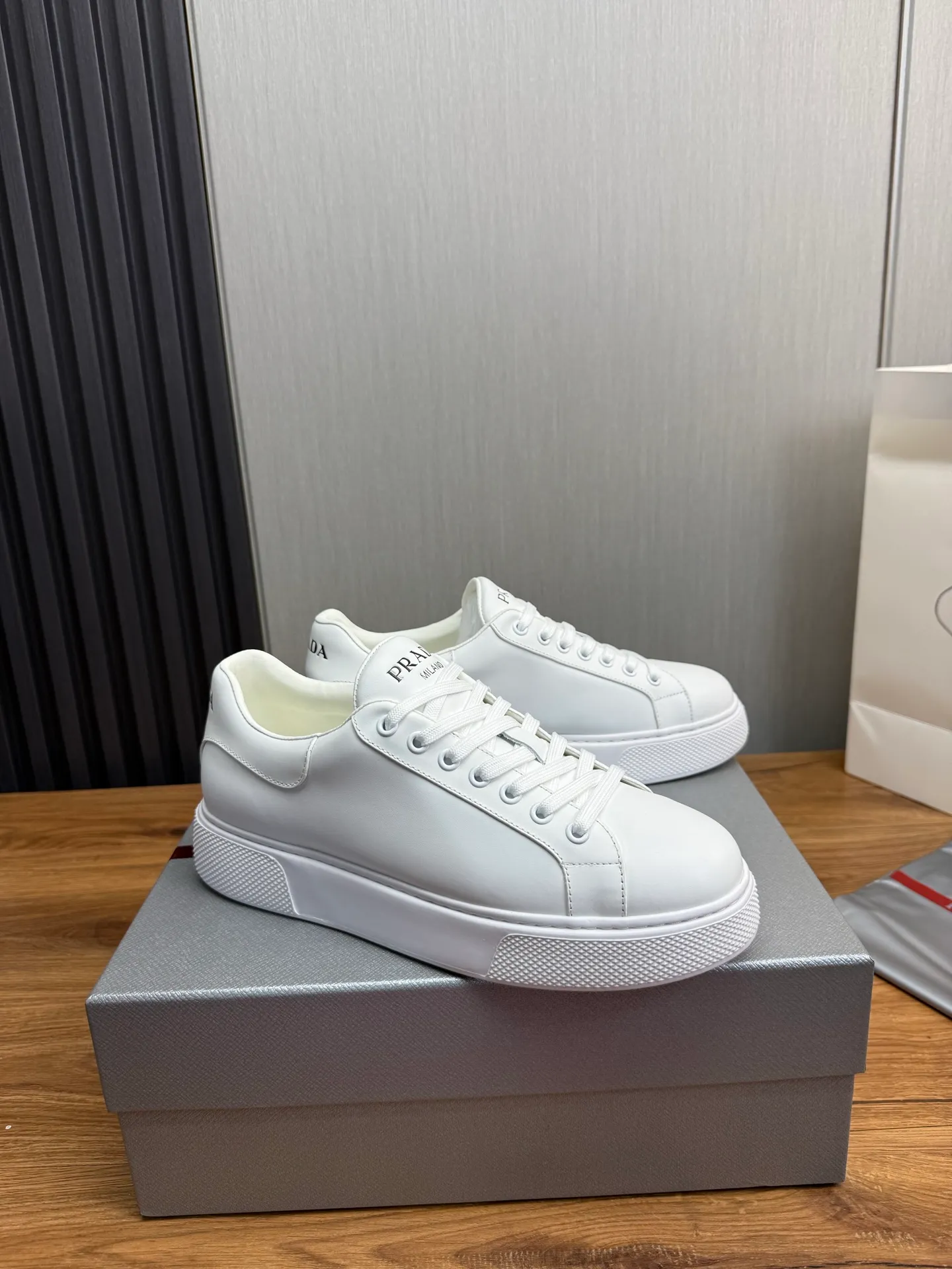 Men's shoes 💰580💰 [PRADA] Men's shoes are popular in the counter, official website is synchronized, 1 high-quality shipment ✔️Imported cowhide fabric + cowhide lining, 1🆚1 replica, original sole, 38-45 (45 customized, non-refundable)